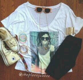 Holii. En esta cuenta vais a ver ropa que todavia no ha visto puesto nadie. Espero que os guste. Seguidme