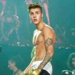 loves justin bieber&demi lovato,song&poem writer, sings.&love dogs3, i play vedio games.and i'm going to be a tattoo artist. p.s FUCK  1D :)