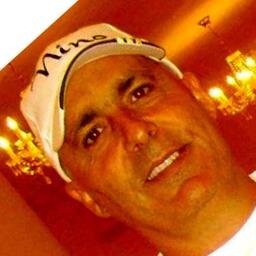 Aficionado de fútbol, Compromiso+Respeto= DISCIPLINA. Muy Fans del Sabio de Hortaleza.ANTIFASCISTA SIEMPRE.