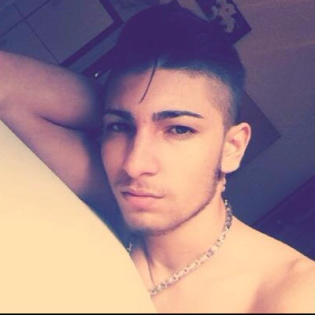 Hi im from serbia, im single and 18 years old :-) Instagram: biatchcallmedaddy