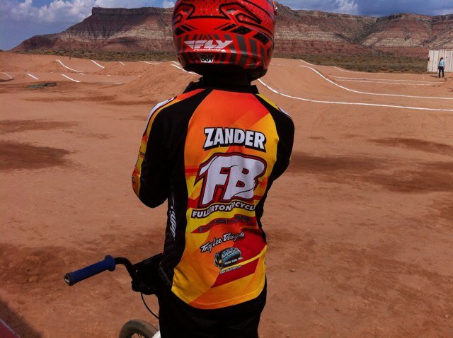hey im new umm im single 13 yrs and loves minecraft and i love riding my scooter and racing bmx. Dream big