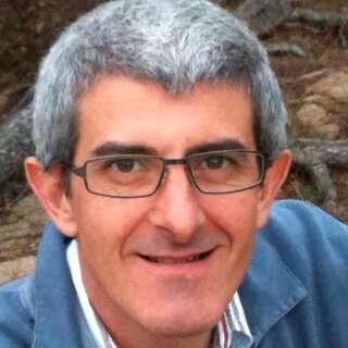Apasionat de la restauració. Orgullos de ser cambrer. Soci del Barça i amant del futbol