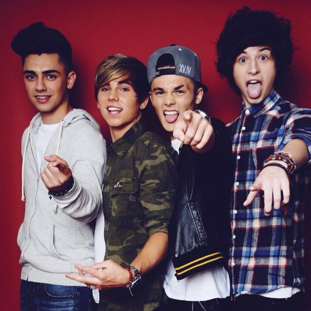 Hey you! We're French Overloaders and we need followers!! Do you want to help us? So follow us, we follow back!! ❤Followed by @Overloadmusic 01/08/2013❤