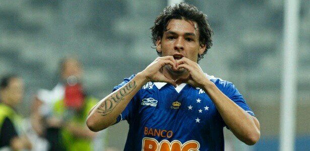 Mago azul, faço aparecer gols de onde ninguém imagina!