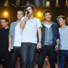 ''Niall comeu minha bio'' A unica coisa que ele vai comer ou e eu ou comida :3