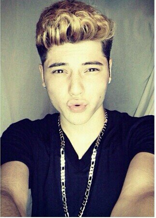 ♡ The boy I love the band and i love zac'm brandon and direction and I love you Zac Mann biliever