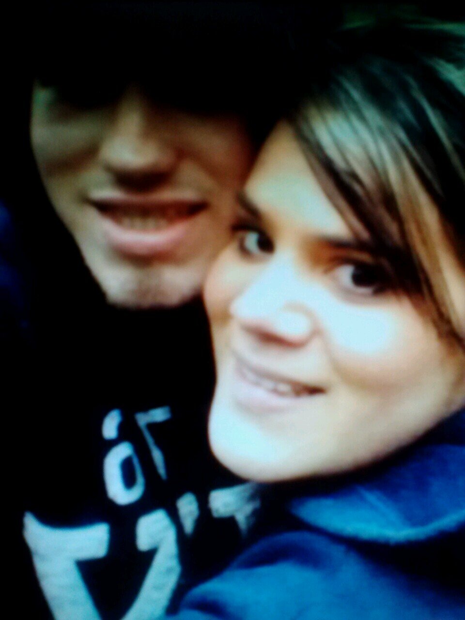 iim a mom of our three kiddos, a loving wife to myy hubby jeff, I'm very outgoing and live familia and friends!!!:)) living life one laugh at a tiime