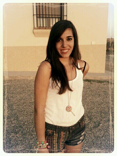 Martarc96's profile picture. Escribe tus penas sobre la arena y tus alegrías sobre las rocas.                                                  
Pedagogía en la US