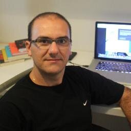 Designer, Pai, Marido, Corredor, Torcedor e Apaixonado por Marcas e Esportes.