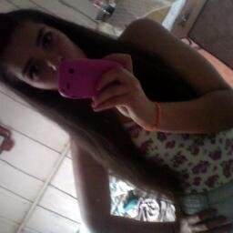 Amuuh andar de skate ,adoruuh sair com meus Amigos pra festas etc. Resumindoo  Curtir a Vidaa