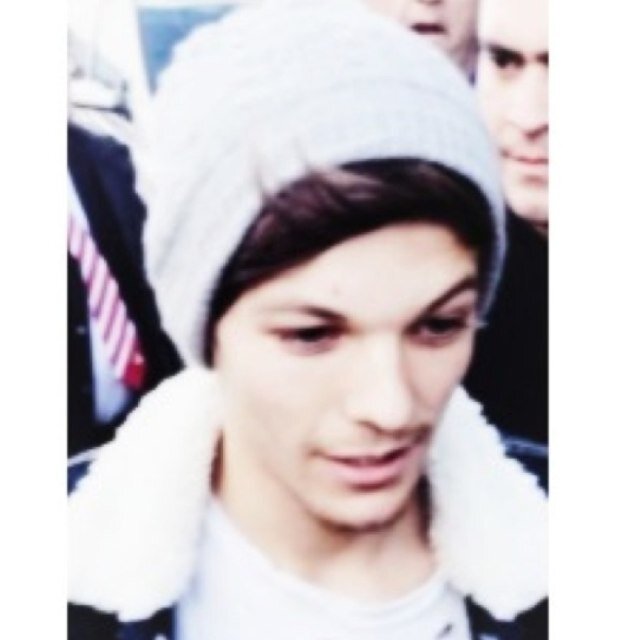 from @offbeatlouis PREVIOUSLY @RADLOUlS but i can't go on that acc anymore so i made a new one a fb would be appreciated but ya dont have to stay golden ily xx