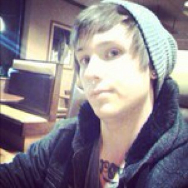21! Pokemon Trainer! Love competive gaming! My rival and lover is my Girlfriend MARIA! Hmu!