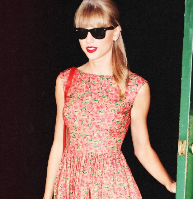 idk i just like taylor swift a lot????             met taylor 8.17.12