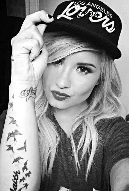 IM LOVATIC. I LOVE DEMI. PERFECT DEMI