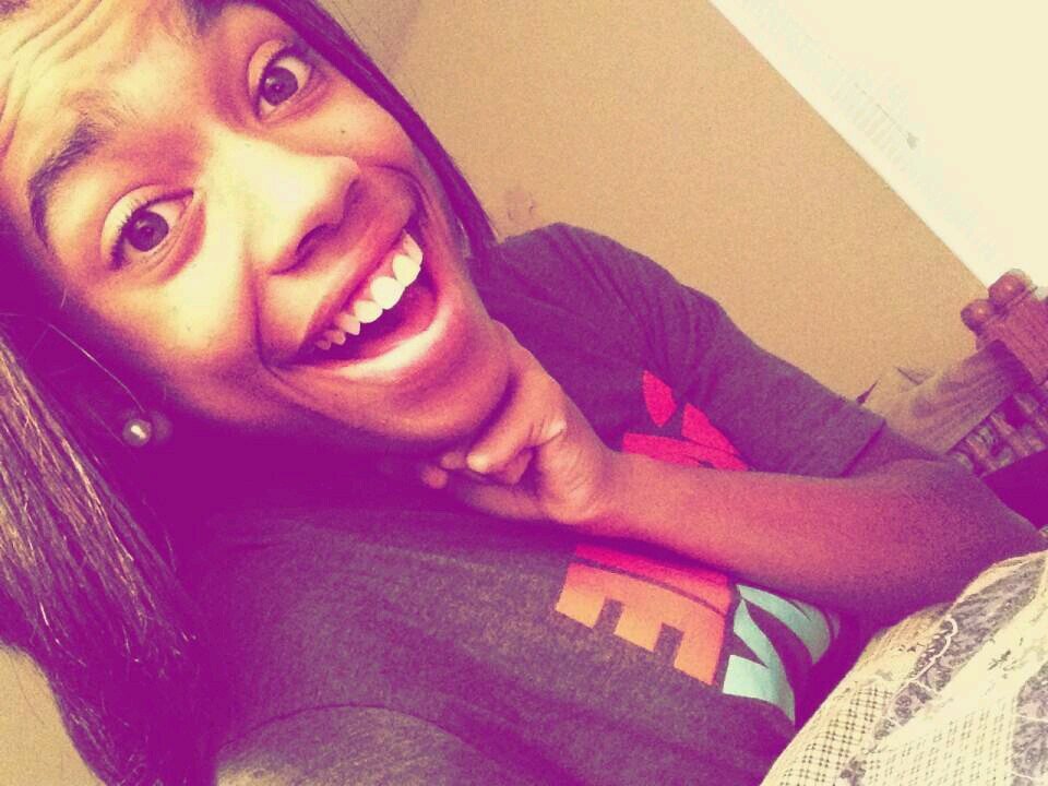 Naaaaomi E . Goulddd [: