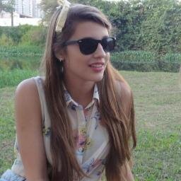 Sou apaixonada pela Marcela, ela é a dona do estilo haha vejam o blog dela http://t.co/JF9ldLIC5d