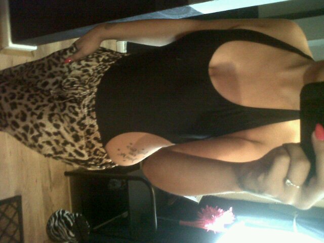 Chunkybumbird's profile picture. Single mom of 3 kids , fun lovin and up for a laugh , but am lookin for my mr right !! So follow me or add me on bb ☺ 23005229 xx