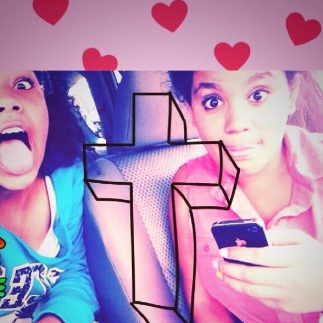 Hi. Follow me I follow back. Kik: Sofiabaez_