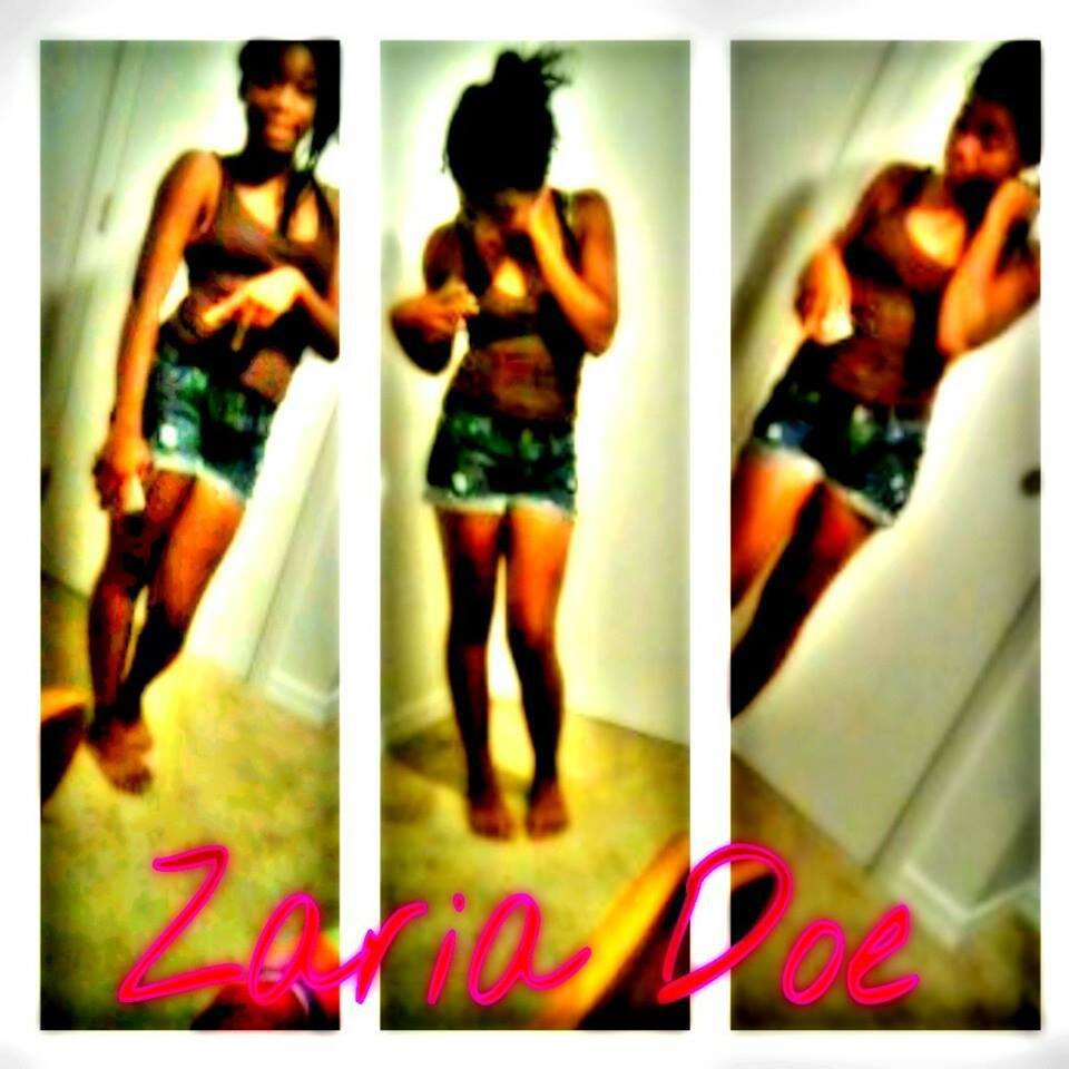 Im zaria, im Lowkey foreal, Bad asf! Aint worry bout nun.
{].Follow Me &Ill Follow back..