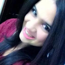 Menina mulher de sorriso froxo Professora dedicada e amante da boa música e arte. Me escondo nos braços de Deus e vivo intensamente tudo que posso =)