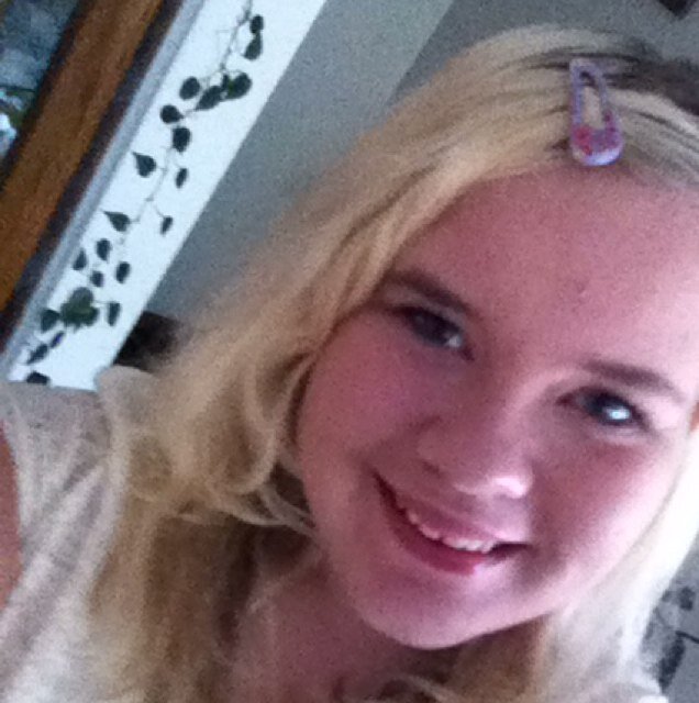 Nerd. Bored. Hyper. Happy. Loser. Funny. Cat an Taylor Swift lover. Just follow :p :) 3