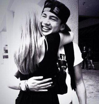 This is a free follow acc. Please follow @xjustinsbae love you xx
