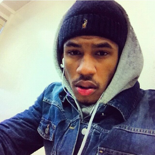 Blessed wit a gift to hoop
RIP Pops 1.24.62-11.3.11
IG:_1outta12