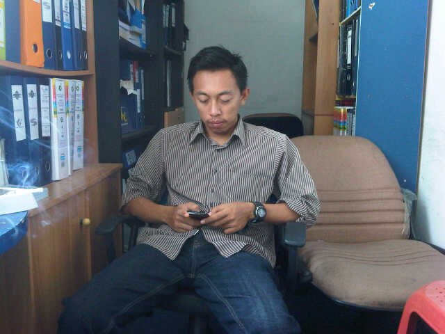 AdiSuputro's profile picture. Ndek ndunyo numpang ngombe...... mangan,turu,nguyuh,nelek,nonton,mbojo lan sakpiturute.....