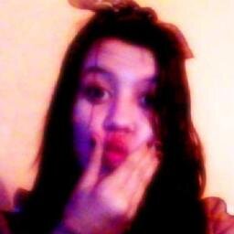 ~Si ríes, yo reiré contigo; pero si lloras, yo haré que sonrías junto a mi~