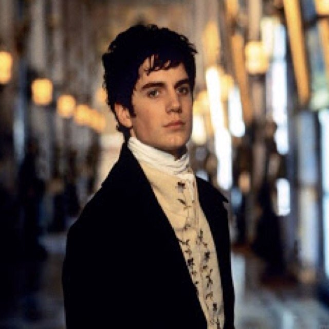 19. Son of a bourgeois family. Studying to be a doctor, as my parents wish. Married to my angel @JosephineRoux2. Father to Pierre. #LesMisLand