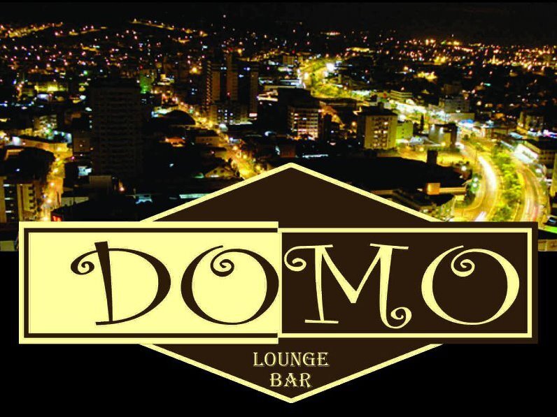 Domo Lounge Bar é um local que propicia curtir desde um bar com um clima tranquilo e descontraído até uma agitada noite dançante. 
Contato: (48) 9987-1012