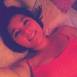 Centrada, mente abierta, sociable... De esas personas que quieren un mundo mejor y hacen para lograrlo. Follow me!(;