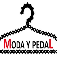 Moda urbana para los apasionados del ciclismo. Amantes de la bici, buscamos aquellos detalles que hacen más cómodo ir en ella sin renunciar a la moda.