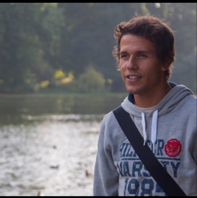 Persona de sonrisa fácil, es más, me paso horas y horas sonriendo. Un día me dio por empezar a correr....