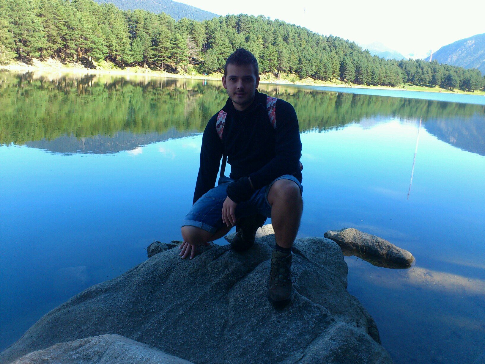Carpe diem quam minimum credula postero porque no sabes lo que puede pasar mañana. arriesgate hoy y ya te arepentiras mañana si eso.