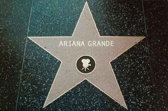 INSTAGRAM : @reis_e_rainhas_do_instagram_ Fã da menina do cabelo do fogo'' ( Ariana ♡ )