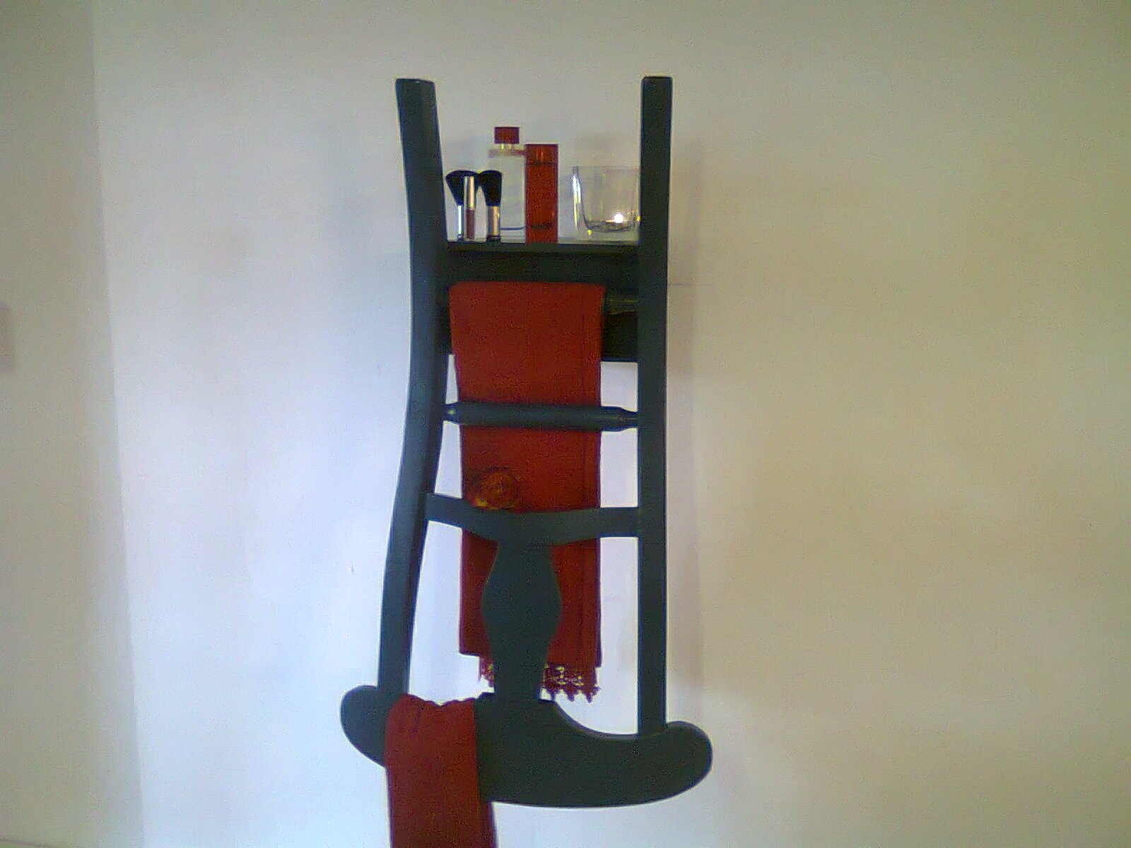 Younique Designers ontwerpen unieke meubels en accessoires, Dog and Cat Loungers. Dit doe ik met een leuk gezellig klein team. http://t.co/JIZP61CqQ7