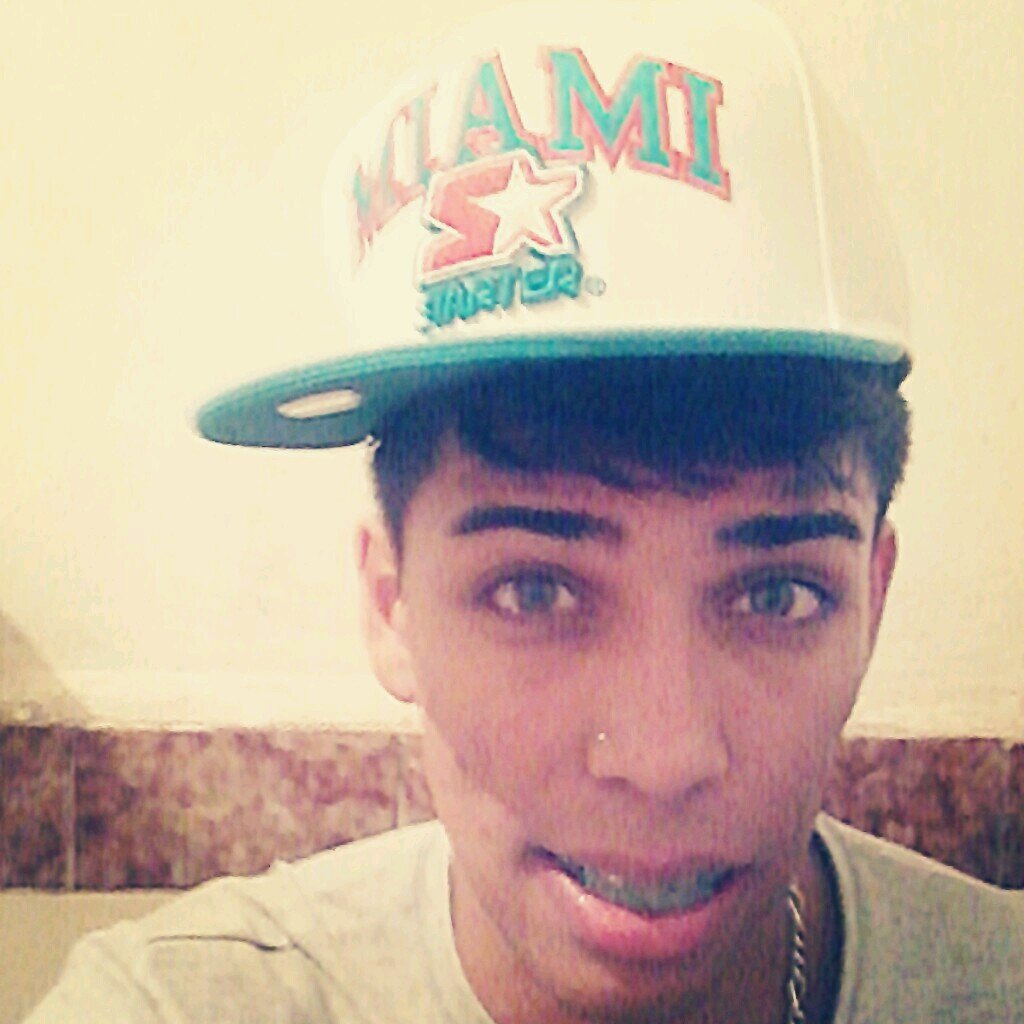 ' Pegada de #Boleiro , Elegância de #Modelo ! - ( Feliz , Ousado e Filho de Deus \m/ ) 
Facebook : http://t.co/3Aua7FmHMS