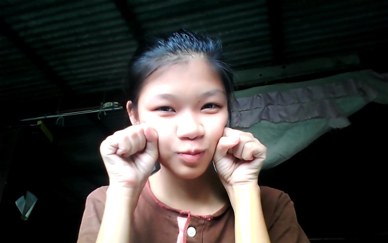 ชื่อเมย์ อายุ15 เป็นผู้หญิง เรียนไม่เก่งแต่ก็ไม่แย่ ยินดีที่จะได้รู้จักกับทุกคนค่าาา