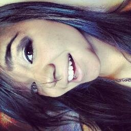Rica, gostosa, famosa, linda, ex bbb, tenho uma mansão, sou fashion e mentirosa haha' ;P
