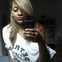 ~* α gαrotα imperfeitα, αqeelα qeê chorα de dor, αqeelα qeê ja sofreu poor αmor, αqeelα qe sαbe se αrrepender ♥