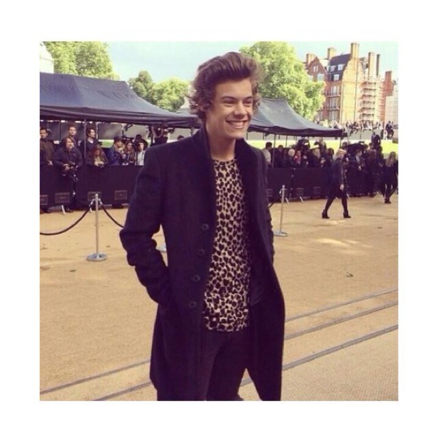 please follow my other account - @Alyvia_ thank you ilysm bye