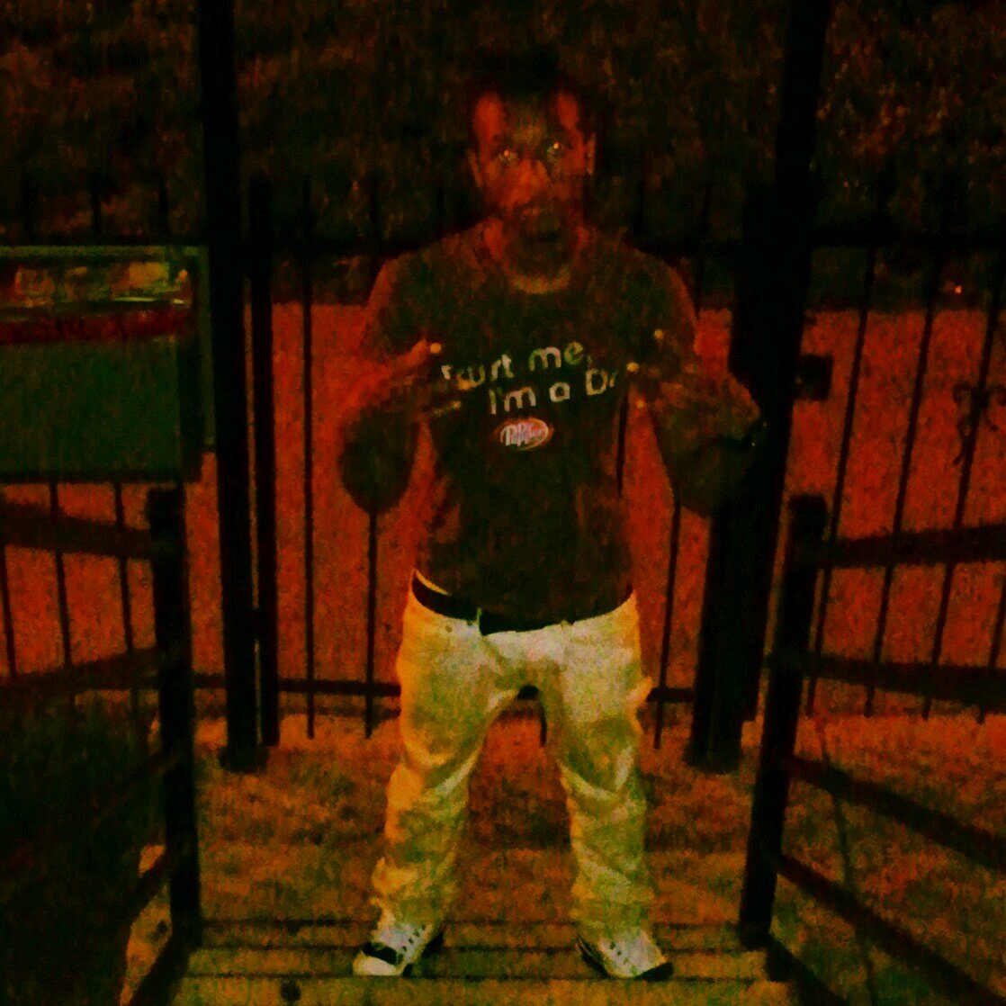 Rapper - Clothing Designer - Billionarie Mind Ceo.  Last of a dying breed. @rello414 Chicago Tune in.