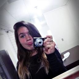 “Valorize quem te ama, esses sim merecem seu respeito. Quanto ao resto, bom… ninguém nunca precisou de restos para ser feliz.”