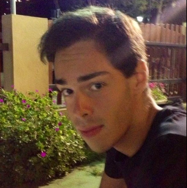 18 years old! I love drumming and I play for the band Shell Tale;)
              Milan, Italy