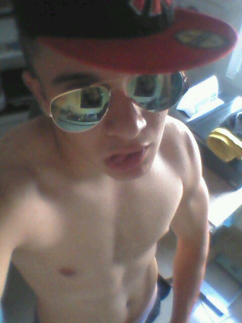 Carabanchel ya sabes.. MB CLAN TODO EL RESPETO 
y buenooooooo a VIVIR LA VIDAAAAAAAAAAAAAAAAAAAAA! XD -.-
