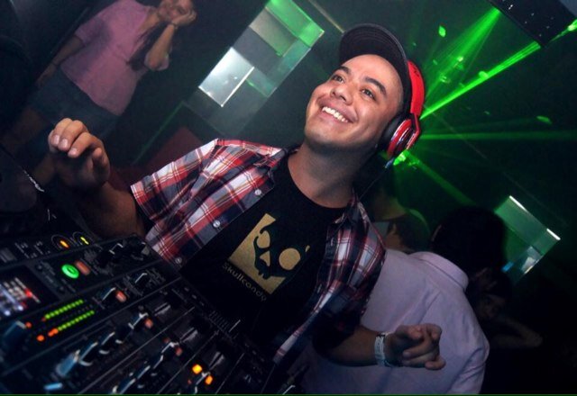 Profesional Dj. Skateboarding. Fútbol. Squash. Family. Friends. Etc.