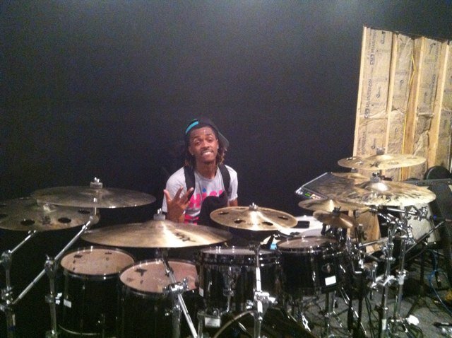 Music is my passion....Jesus is my Everything......Drums hve my heart.....Follow The Kid...Chea!!!