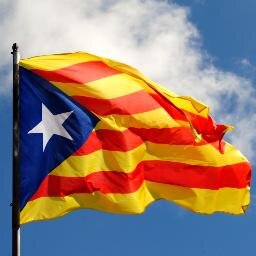 En el cel, hi han les estrellas. En el mar l'aigua salada, i en el cor dels catalans la senyera i la estalada !!