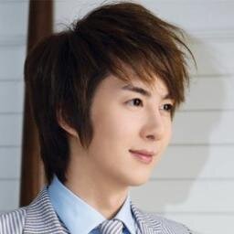 Amo el chocolate, los Helados y todo lo relacionado con dulce y lo mas importante amo el K-Pop y el K-rock